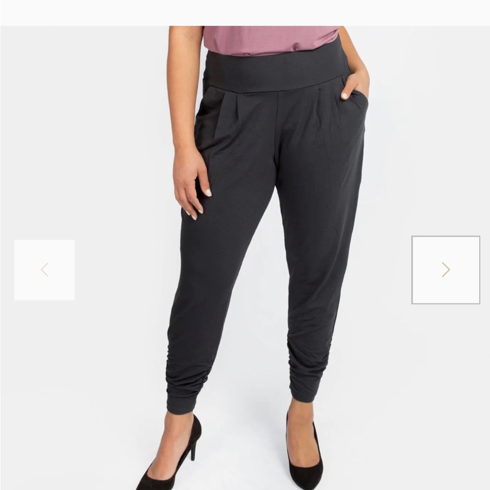 Encircled dressy sweatpants